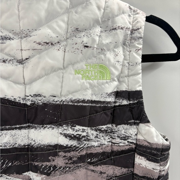THE NORTH FACE Thermoball Vest Women's TNF Black Desert StripeWhite xs - Picture 6 of 14
